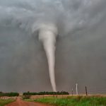 Tornado acompañado con fuertes aguaceros dejan cuatro muertos en Sudáfrica Tornado acompañado con fuertes aguaceros dejan cuatro muertos en Sudáfrica
