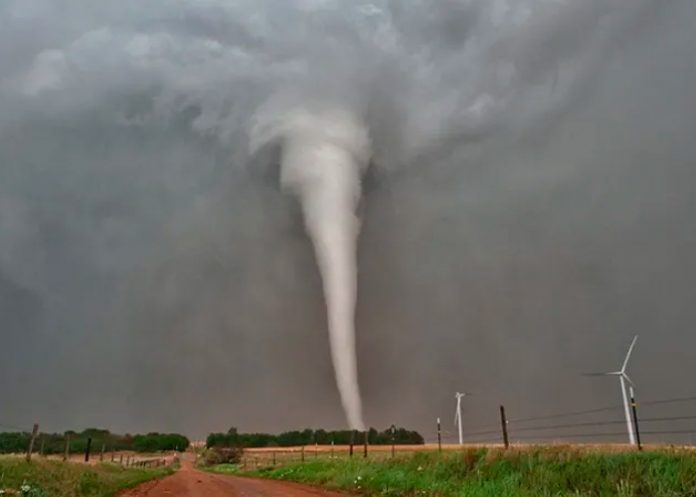 mundo2 Tornado acompañado con fuertes aguaceros dejan cuatro muertos en Sudáfrica