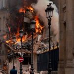 Explosión provoca incendio en una zona residencial de París dejando 16 heridos Explosión provoca incendio en una zona residencial de París dejando 16 heridos