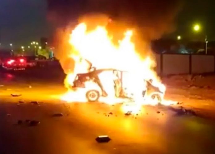 ¡No corrió largo! Muere calcinado tras chocar el carro que acababa de robar en Perú