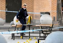 Balacera en un centro comercial en Estocolmo dejó a dos personas muertas Dos muertos y dos heridos tras balacera en un centro comercial de Estocolmo