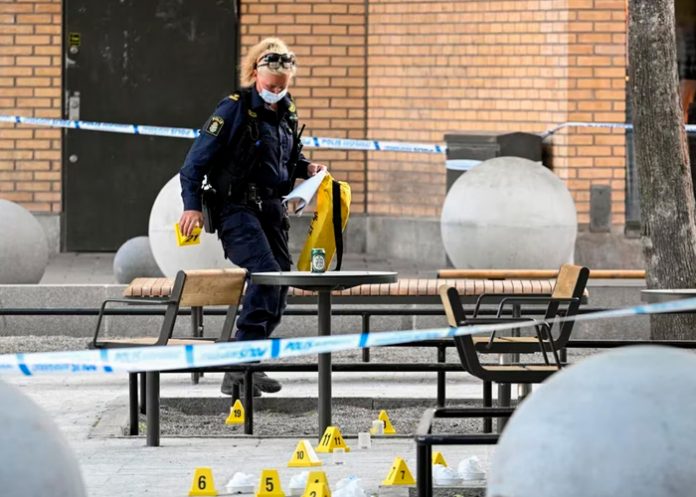 suecia2 Dos muertos y dos heridos tras balacera en un centro comercial de Estocolmo