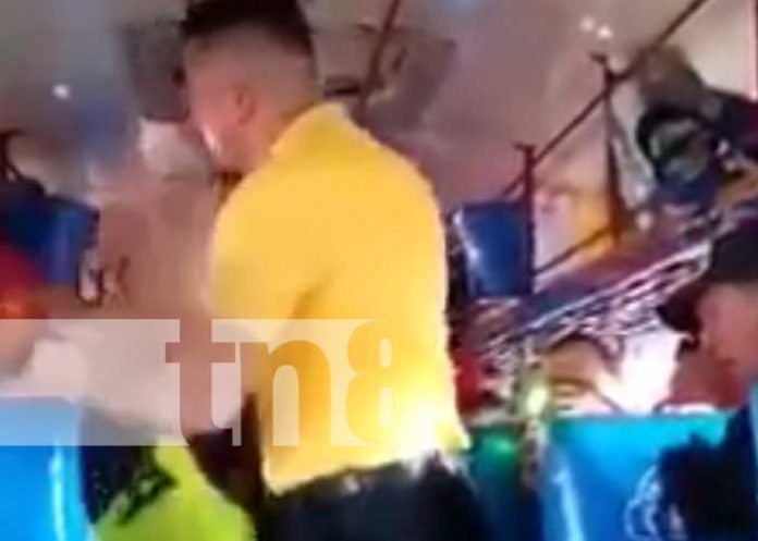 Foto: Capturan a sujeto que manoseó a menor en un bus hacia El Naranjo / TN8