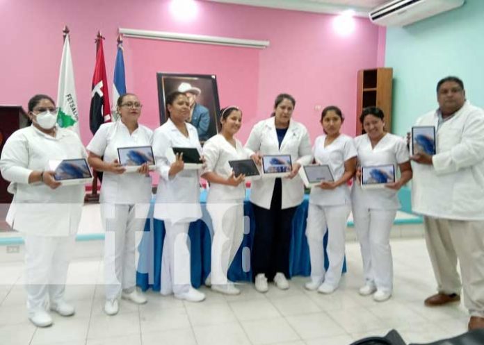 Foto: Entrega de tablets para casas maternas en Nicaragua / TN8