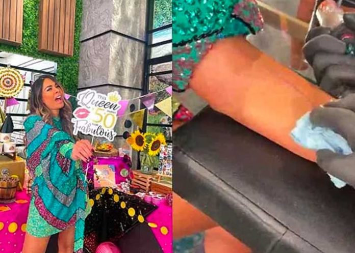 Galilea Montijo se tatúa para festejar su cumpleaños