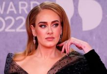 ¡Se hartó! Adele no quiere le estén «volando chochadas» en los conciertos Adele pide que dejen de lanzar objetos a los artistas en el escenario