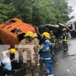 ¿Se les fueron los frenos?, cabezal termina volcado en la peligrosa Cuesta El Plomo, Managua