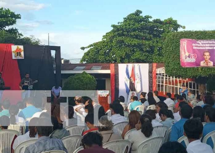 Estudiantes de Granada celebran la vida y legado del Héroe Bidkar Muñoz