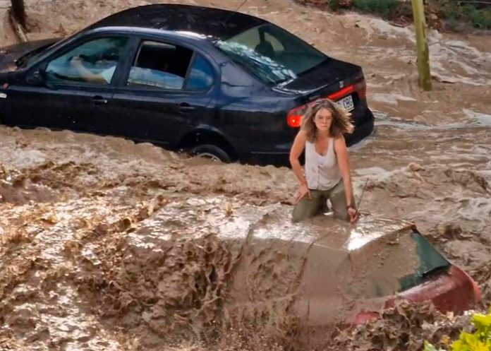 1 Fuertes lluvias provocan inundaciones en la ciudad española de Zaragoza
