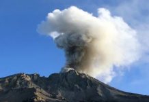 Suben nivel de alarma por actividad sísmica del volcán Ubinas en Perú Foto: Suben nivel de alarma por actividad del volcán Ubinas en Perú / Cortesía