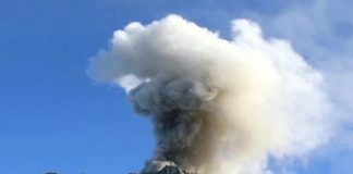 Foto: Suben nivel de alarma por actividad del volcán Ubinas en Perú / Cortesía