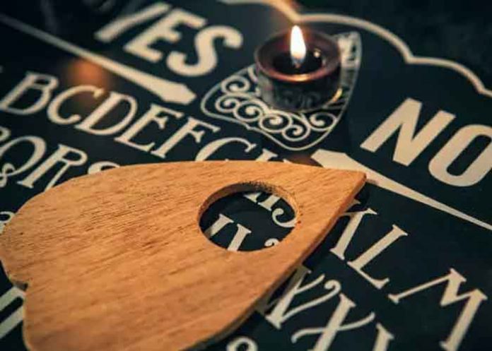 Foto: Estudiantes en Colombia sufren episodios psicóticos tras jugar con tabla ouija / Cortesía