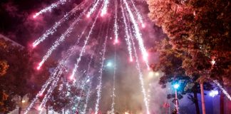 Francia prohíbe venta de fuegos artificiales durante fiesta nacional