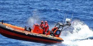 Rescatistas de España localizan embarcación con migrantes