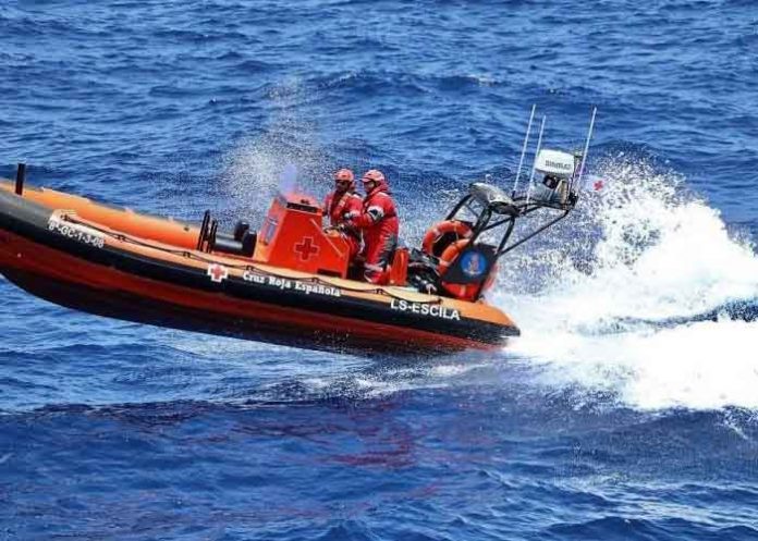 Rescatistas de España localizan embarcación con migrantes