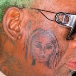 ¡No lo vas a creer! Rodman se tatúa la cara de su «jaña» en su mejía ¡No lo vas a creer! Rodman se tatúa la cara de su "jaña" en su mejía