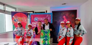 Entrega de trajes típicos y urbanos para distintos sectores de Nicaragua