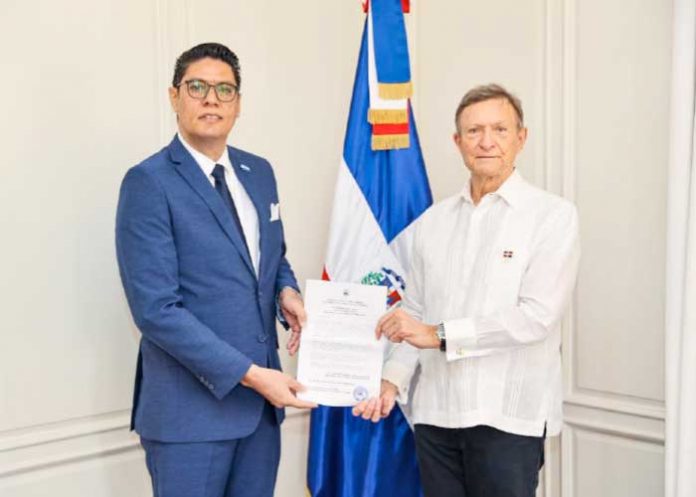 Nicaragua presenta Copias de Estilo ante el canciller de República Dominicana