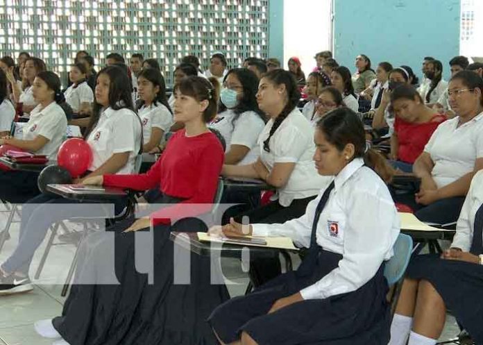 Managua: Escuela Normal Alesio Baldón rinde homenaje a héroes y mártires revolucionarios