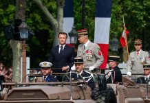 Macron fue recibido con una ola de abucheos en el desfile de la Fiesta Nacional Macron fue recibido con una ola de abucheos en el desfile de la Fiesta Nacional