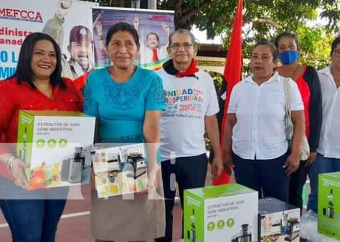 1 Foto: 100 protagonistas reciben Kit tecnológico por parte del MEFCCA en Granada / TN8