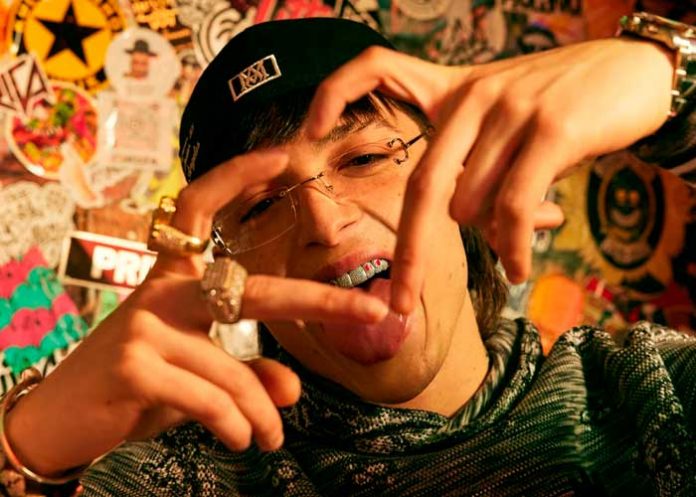 ¡Esta arrasando! Peso Pluma domina la portada de la revista Billboard