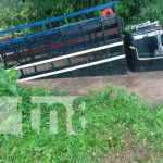 Camión fue arrastrado por corriente del Río Blanco Camión fue arrastrado por corriente del Río Blanco