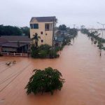 Más de 30 mil personas evacuadas en el norte de Vietnam por el tifón Talim Más de 30 mil personas evacuadas en el norte de Vietnam por el tifón Talim