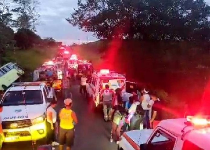 1 Foto: Accidente vial deja 20 migrantes heridos en Costa Rica / Cortesía