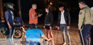 Accidente nocturno deja a un motociclista con graves heridas faciales