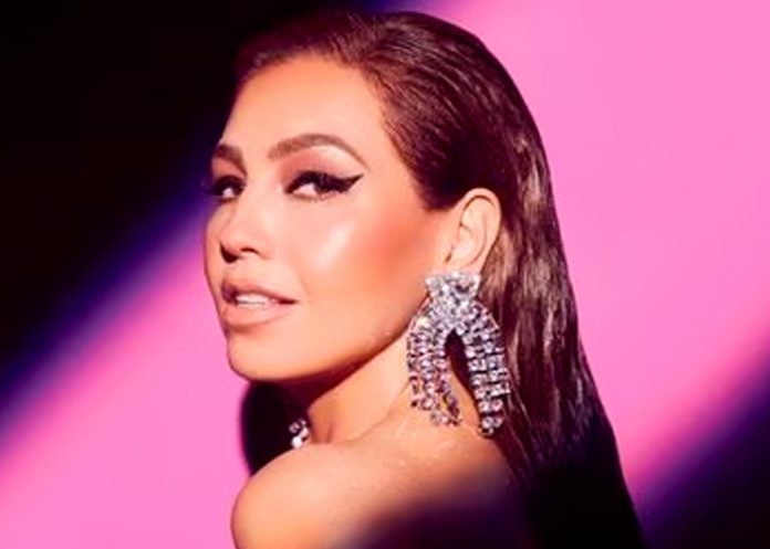 Thalía afirma que la edad es un número y lo demuestra con sensuales fotos