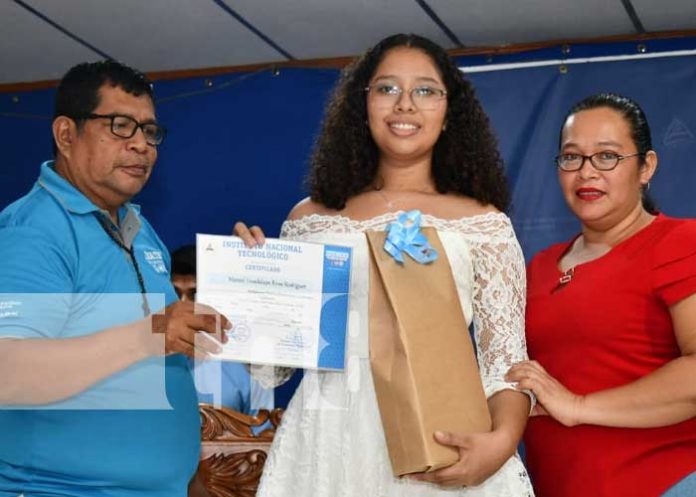 1 INATEC entrega certificados a protagonistas de cursos libres en Granada