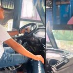 “Chofer entretenido” Irresponsable maneja mientras ve una película