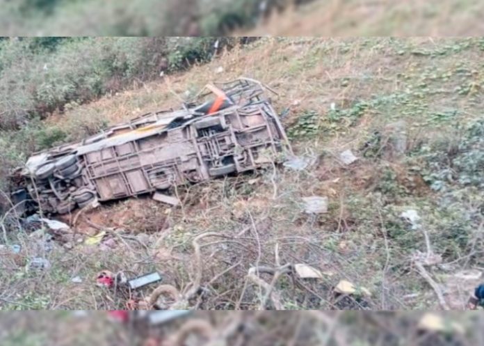 1 10 muertos y más de 20 heridos, deja un accidente de un autobús en Perú