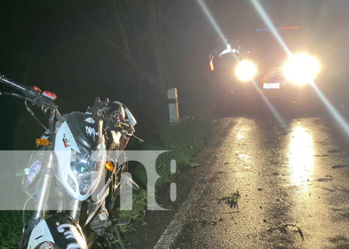 Motociclista se fractura la pierna al perder el control, Km 148.5 en Chontales