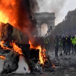 En Francia se registraron 81 incendios y 55 vehículos quemados por protestas En Francia se registraron 81 incendios y 55 vehículos quemados por protestas