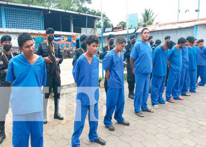 Policía de Carazo capturan a 12 