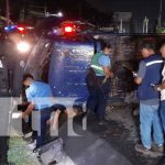 ¡Viva de milagro! Así terminó una mujer al volcarse el camión que conducía en Managua ¡Viva de milagro! Termina una mujer al volcarse el camión que conducía en Managua