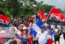 Foto: Familias de Twi Waupasa caminan rumbo al 44 aniversario de la Revolución en el Caribe Norte / TN8