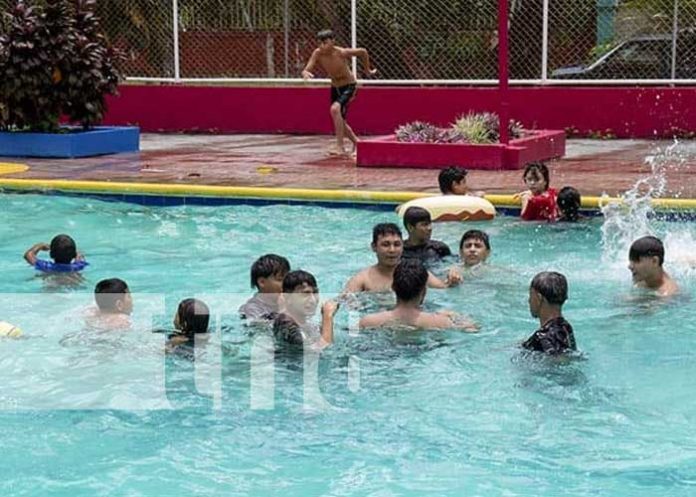 Foto: Familias disfrutan fin de semana en Centro Turístico Xiloá y Xilonem / TN8