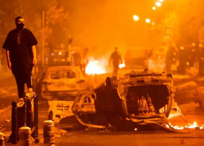 2 Francia continúa en llamas tras inmensas las olas de protestas