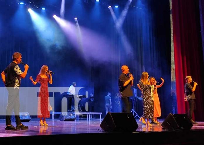 2 Foto: Nicaragua disfruta de grandioso concierto del coro Turetsky y soprano / TN8