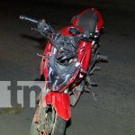 Motociclista supuestamente es arrollado por taxistas en Pista El Mayoreo, Managua Motociclista supuestamente arrollado por taxistas en Pista El Mayoreo, Managua