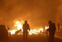 159 coches incendiados, 24 edificios públicos dañados en Francia 159 coches incendiados, 24 edificios públicos dañados en Francia