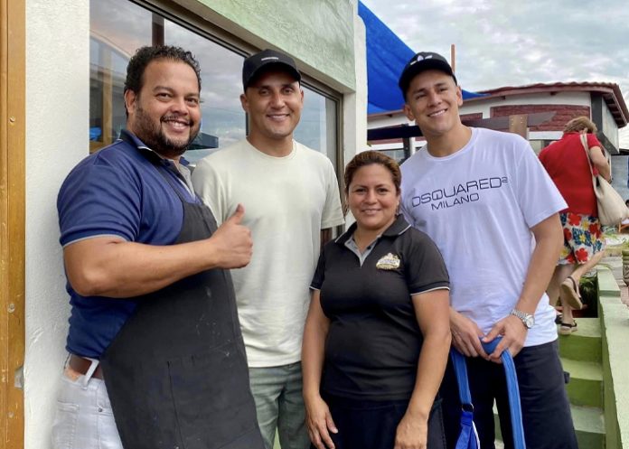 2 Grandes futbolistas en Nicaragua: Keylor Navas y Óscar Duarte en vacaciones