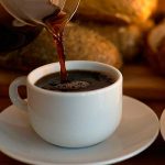 «Cafecito» para activar el día: científico revela «efectos» del negrito mañanero Foto: "Cafecito" para activar el día: científico revela "efectos" del negrito mañanero, asegurando que contiene buenas sustancias para el cuerpo/ Cortesía