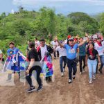 Miles de leoneses caminan hacia el Fortín de Acosasco conmemorando a los héroes y mártires Foto: Miles de leones caminan hacia el Fortín de Acosasco conmemorando a los héroes y mártires / TN8