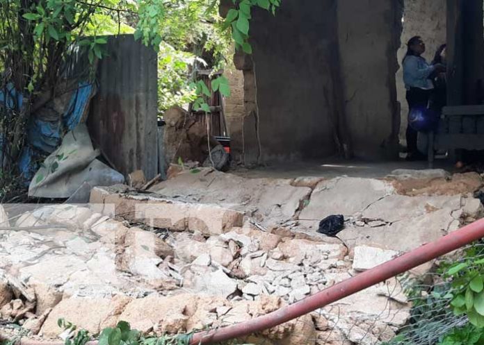 Alcaldesa visita a afectados por colapso de vivienda en Ocotal