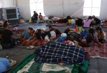 300 migrantes que iban amontonado en dos camiones son rescatados en México