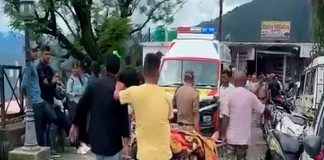 Electrocutadas mueren quince personas cerca del río India